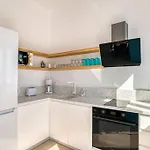 Kamara House - 200m From Port Nausa