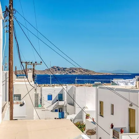 Kamara House - 200m From Port Apartmán