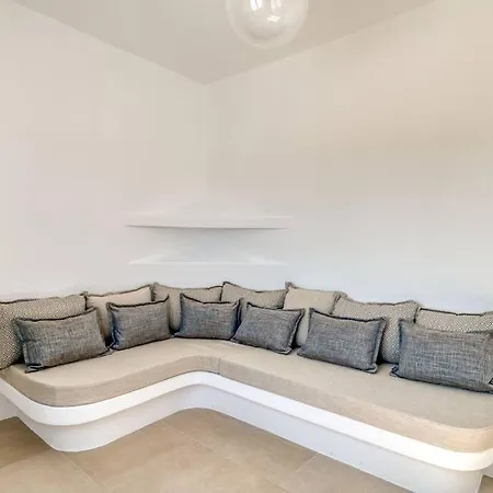 Kamara House - 200m From Port *