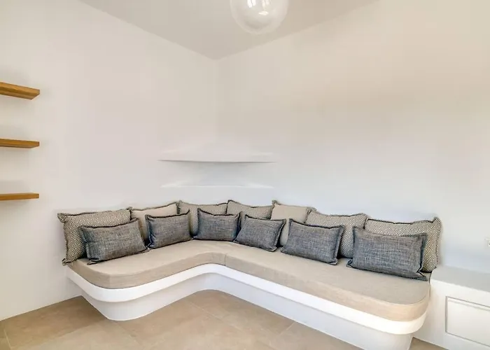 Kamara House - 200m From Port *