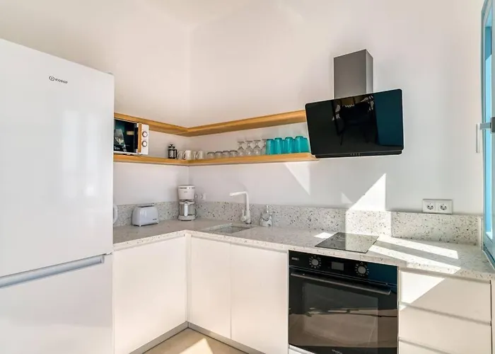 Kamara House - 200m From Port Nausa