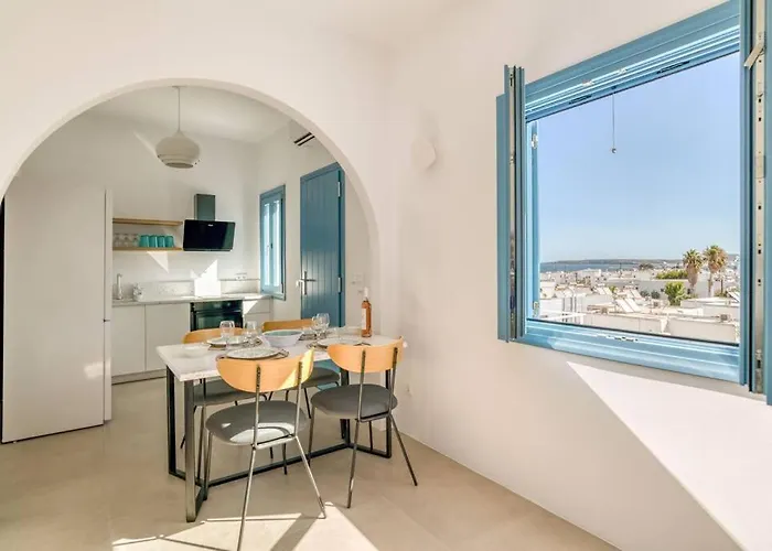 Kamara House - 200m From Port * Nausa